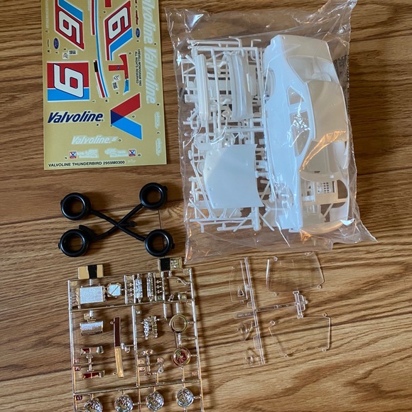 #6 Valvoline Thunderbird Model - Picture 4 of 5